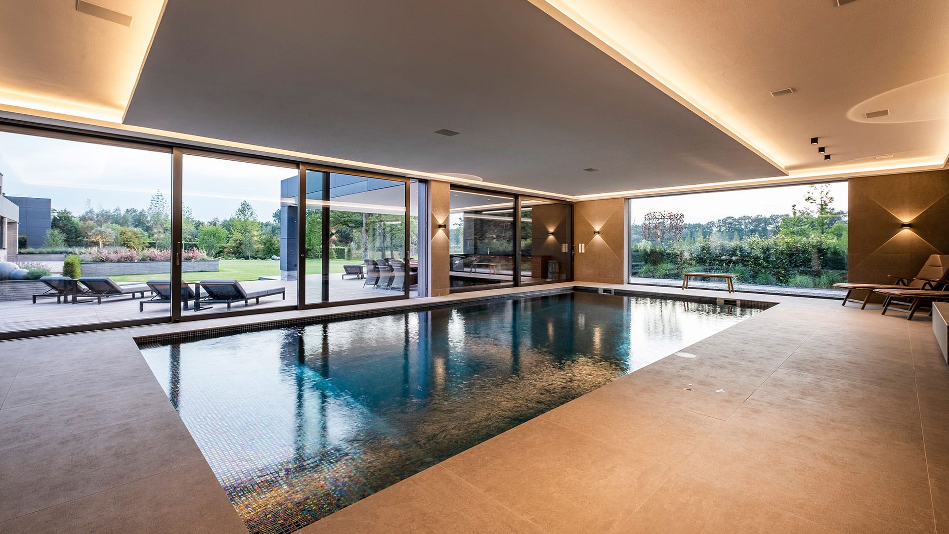 Headerbild start indoor pool